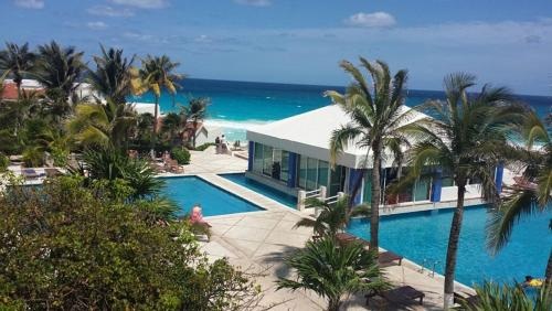All Inclusive Arts Hotel Pool