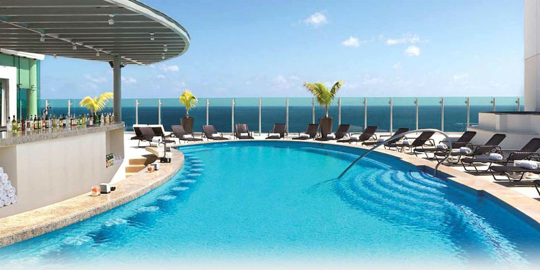 Beach Palace Hotel Resort Cancún Pool Bar