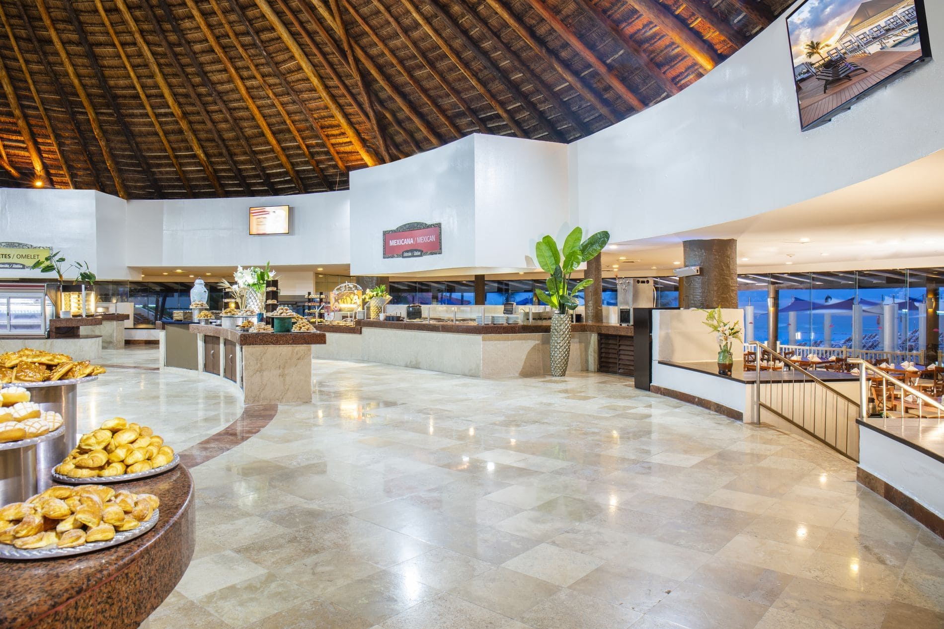 Crown Paradise Club Restaurant Inside