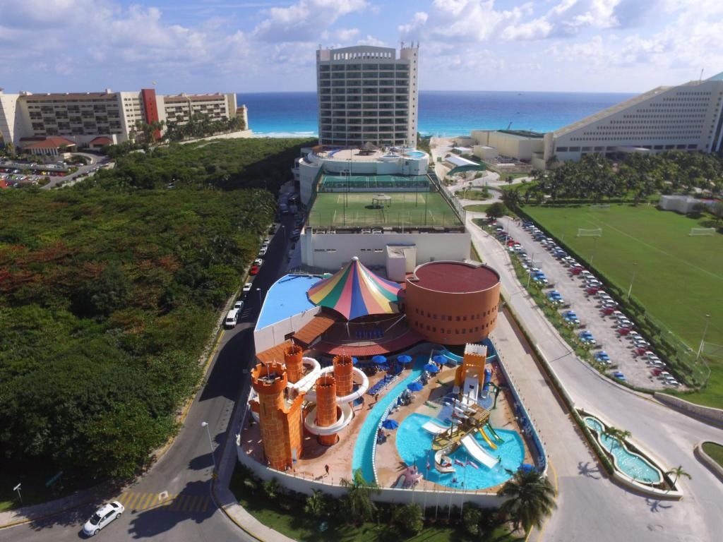 Seadust Cancun Family Resort Back View