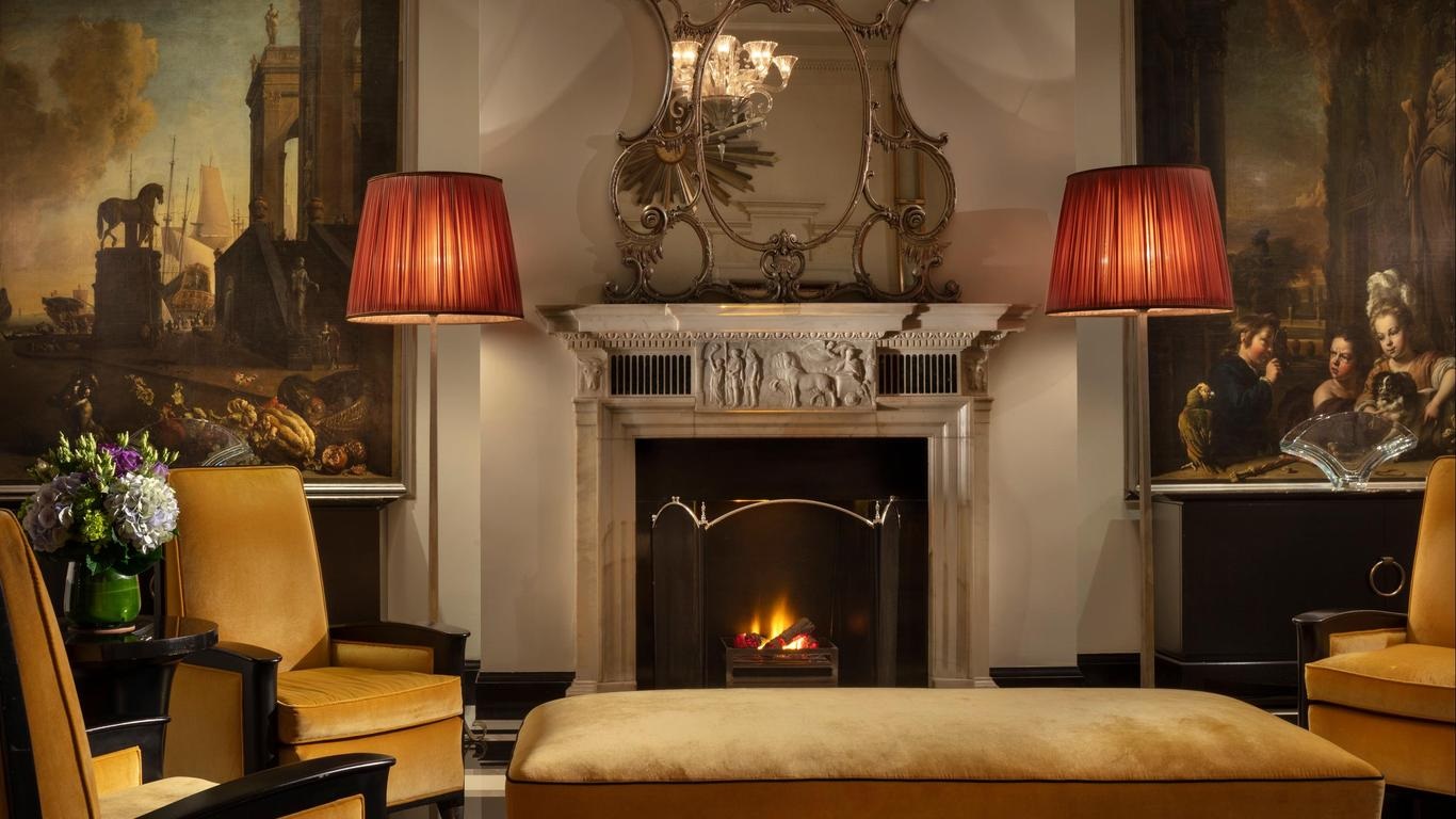 THE CARLYLE, A ROSEWOOD HOTEL Fireplace