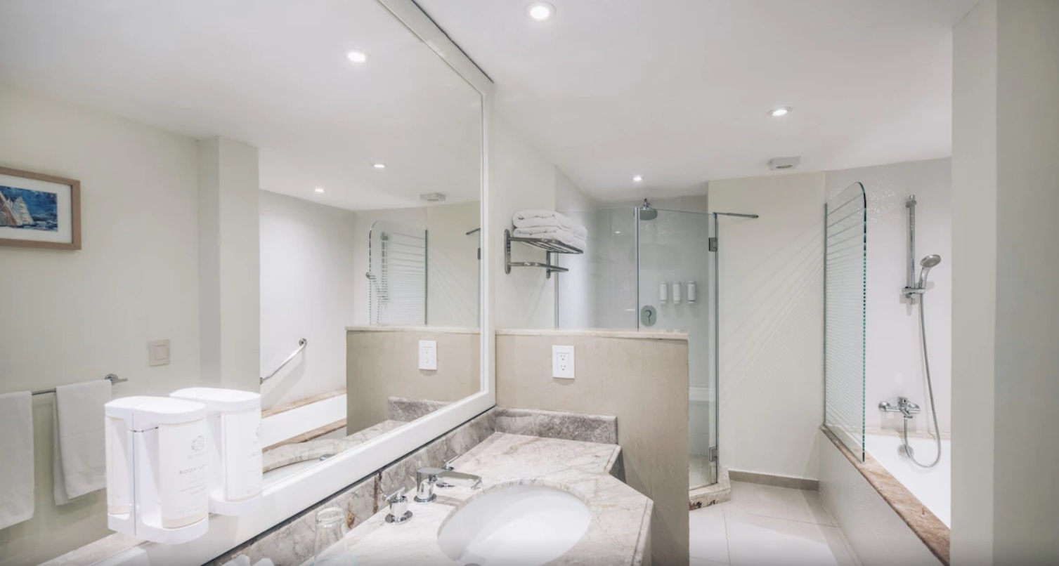 Iberostar Cancun Bathroom
