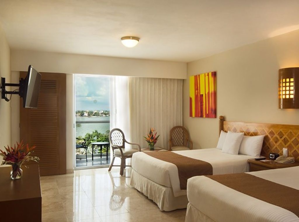 Sunset Royal Beach Resort Room