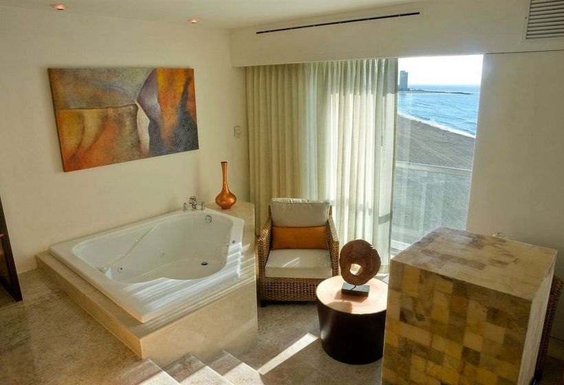 Sunset Royal Beach Resort Bathroom