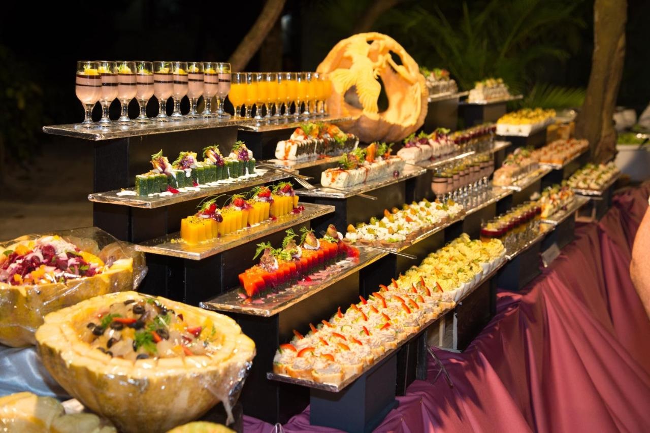 Embudu Village Resort Dinner