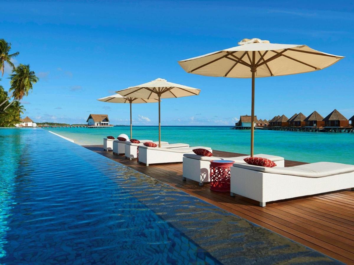 Mercure Maldives Kooddoo Pool