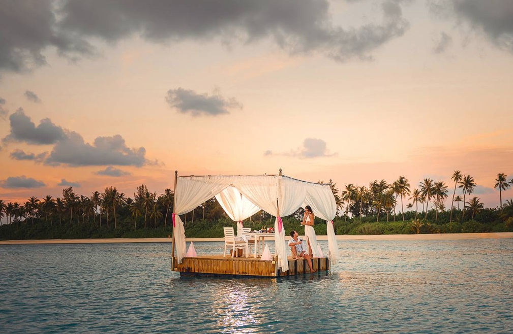 Sun Siyam Olhuveli Floating Dinner