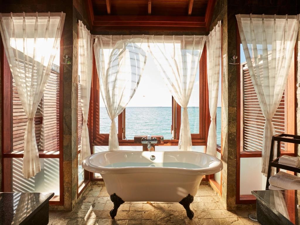 Sun Siyam Olhuveli Water Villa Bathroom