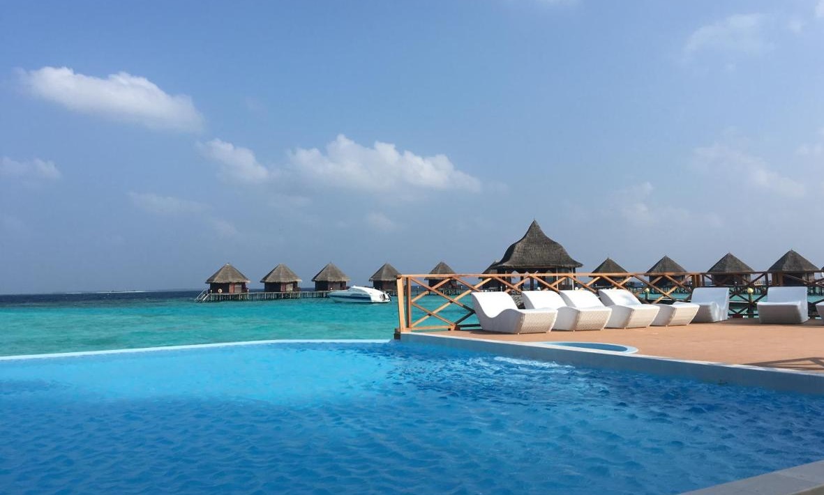 Thulhagiri Island Resort & Spa Pool